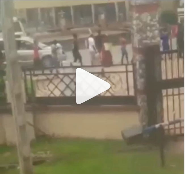 Soldiers storm nursing school in Ihiala, Anambra state to search for gunmen (video)